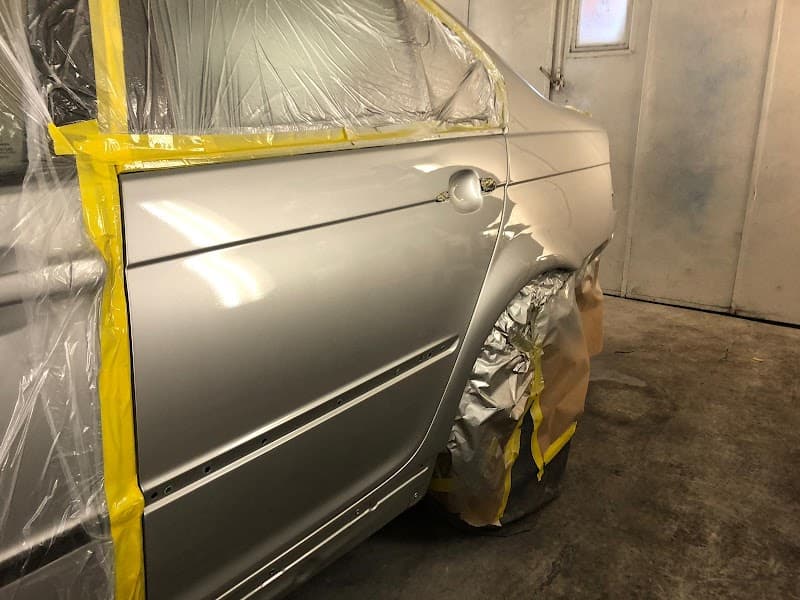 M & K Autobody Ltd - Accident and Crash Repair — garages in Horndean