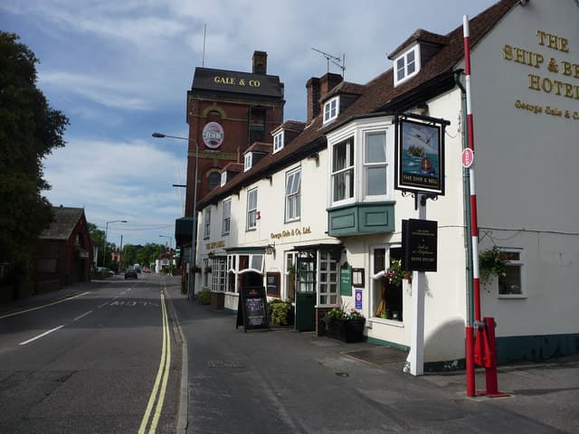 London Road, Horndean — the Ship & Bell Hotel and the historic Gale & Co brewery