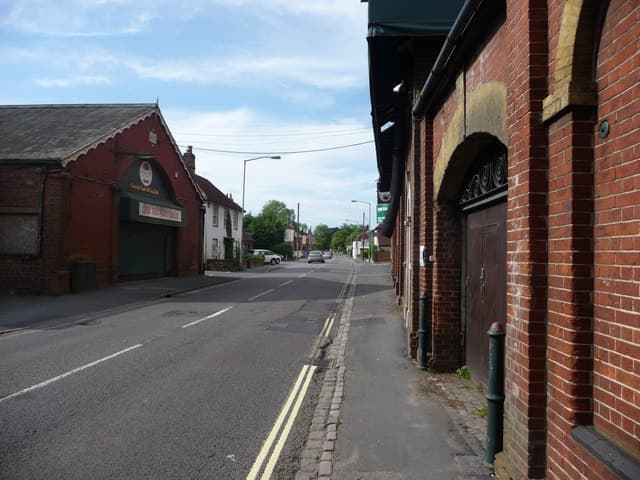 London Road running through Horndean village